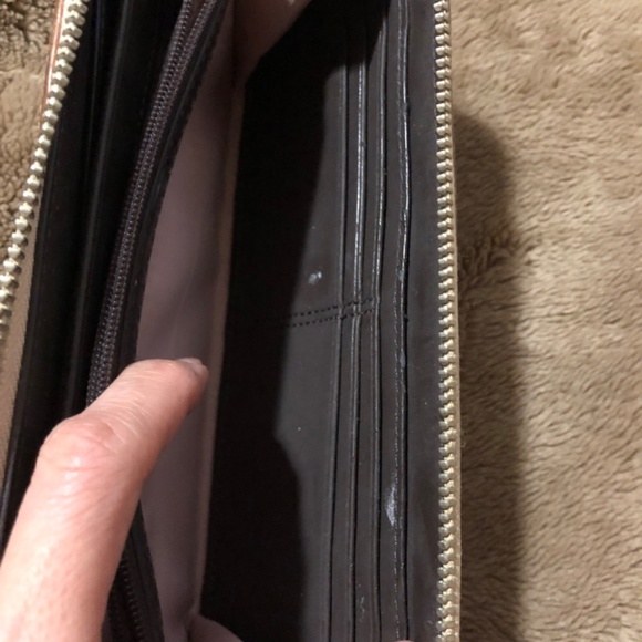 COACH LONG ZIPPER WALLET - HAS SIGNS OF WEAR - Picture 8 of 13